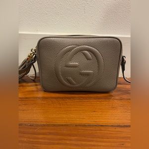 Gucci Soho small leather disco bag gray